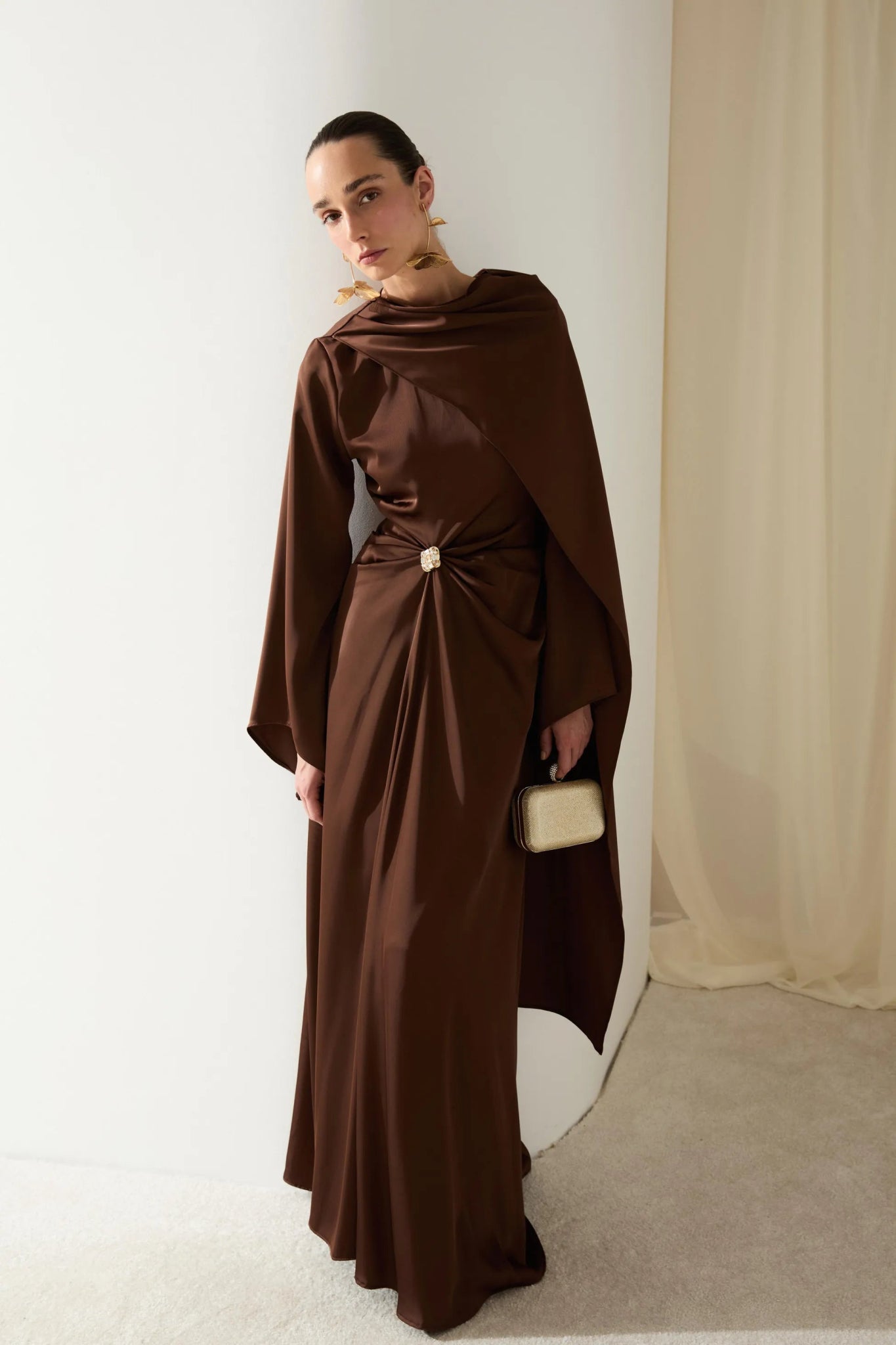 İsalle Bel Pileli Broşlu Tesettür Elbise - FioraofDress - tesettur - abiye - Kahve - 36 - hijab - evening - dress